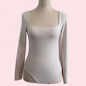 Aritzia Babaton Long Sleeve Square Neck Bodysuit Size M